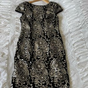 Adriana Papell - Size 6 - black velvet cocktail dress